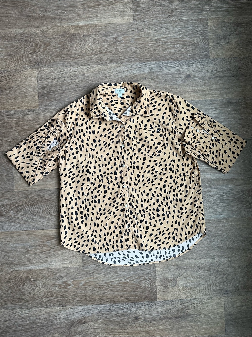 Crown & Ivy Women’s Leopard Print Button-Up Shirt Size L Tan & Black Casual